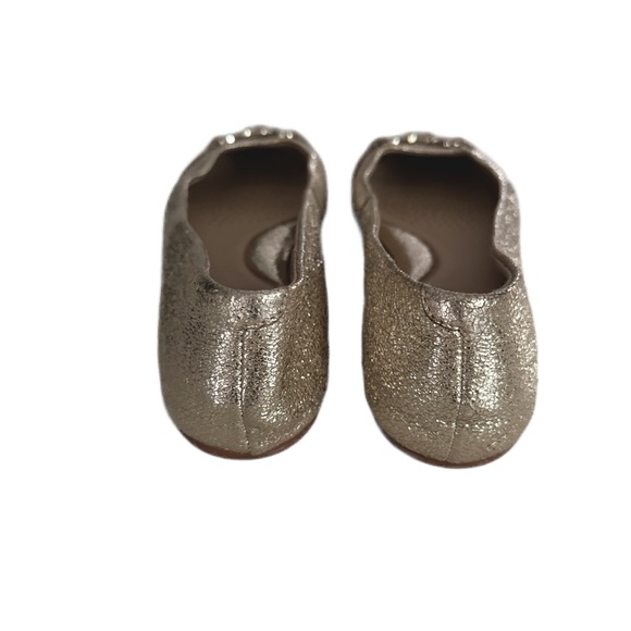 Kenneth Cole’s Women Gold Flats size 8 - Picture 2 of 9